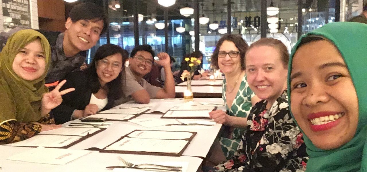 Melissa Oppenheimer, World Learning’s Divisional Vice President for Global Exchange, and Jessica Ellerbach, Fulbright Specialist Program Manager dine with Global UGRAD Indonesia alumni.